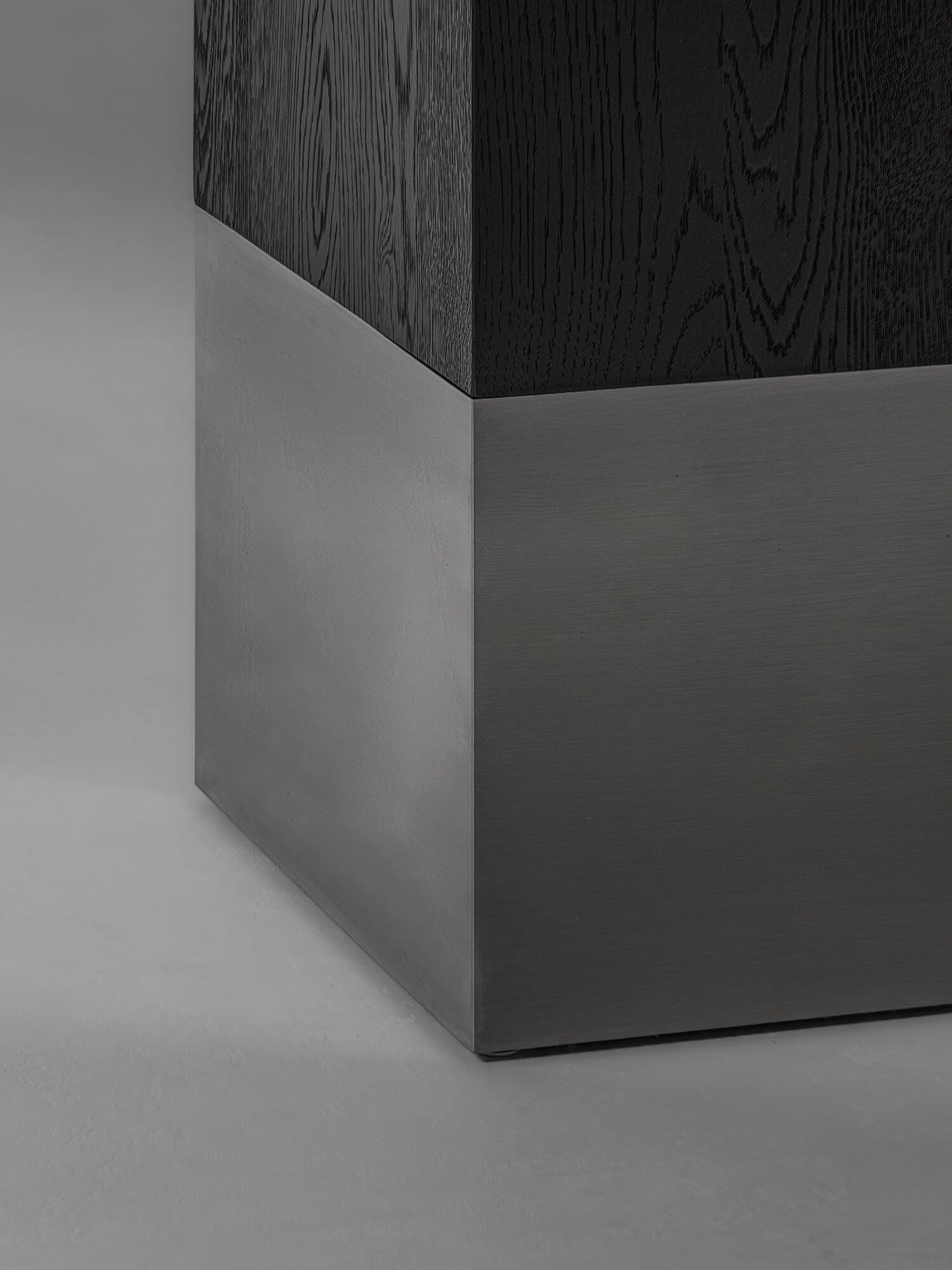 NOTA BENE ∙ DINING TABLE SQUARE