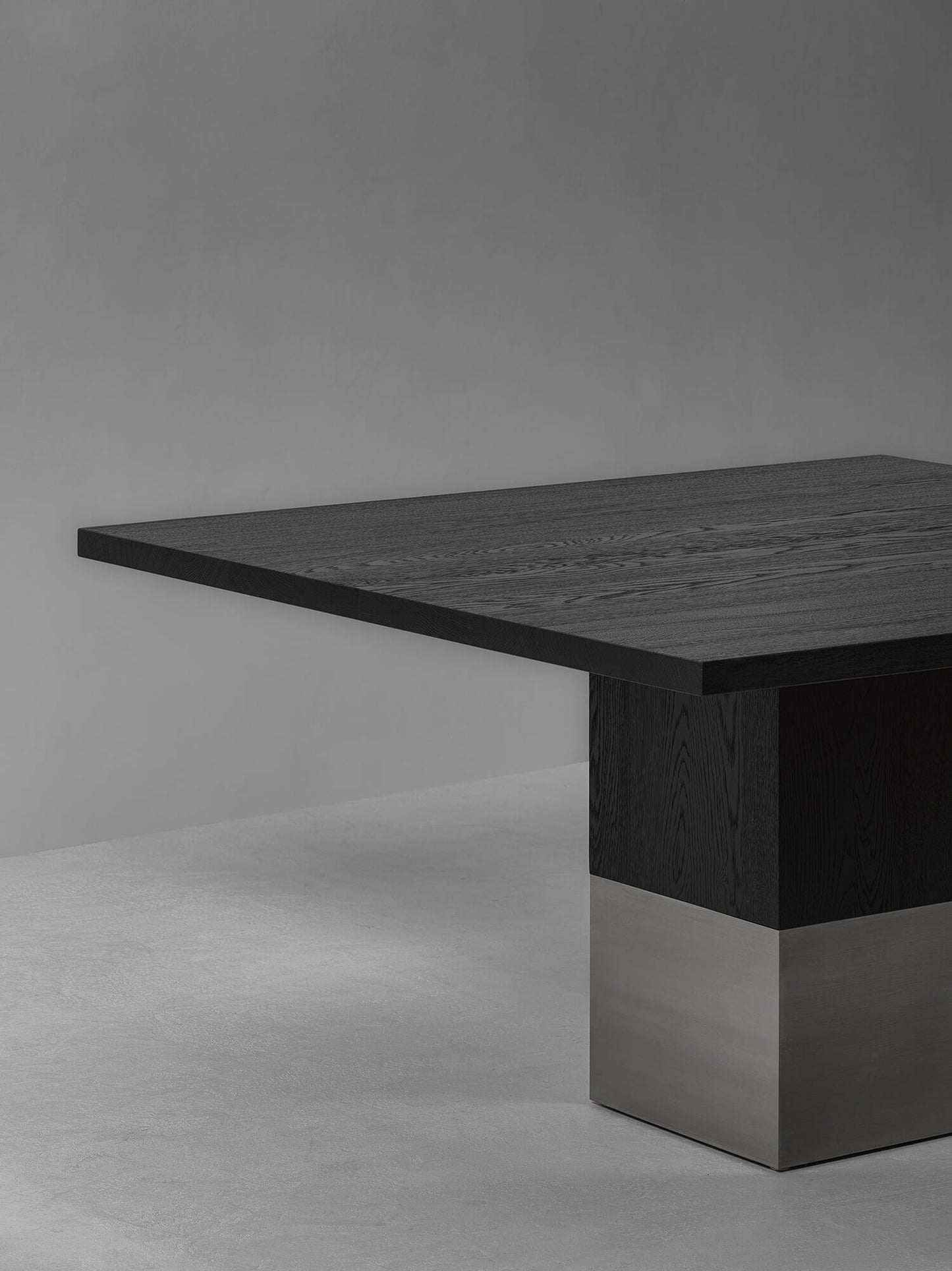 NOTA BENE ∙ DINING TABLE SQUARE