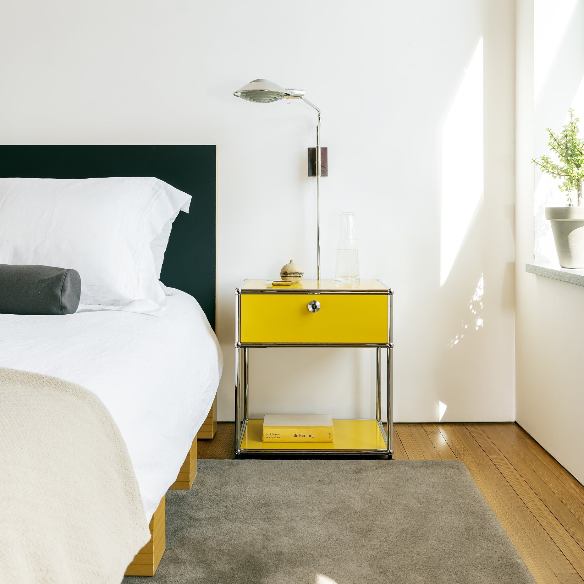 USM Nightstand w. LED