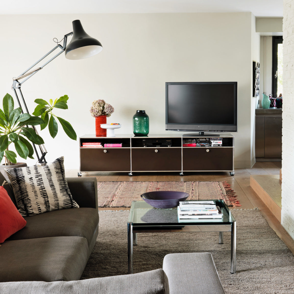 Usm Tv Console