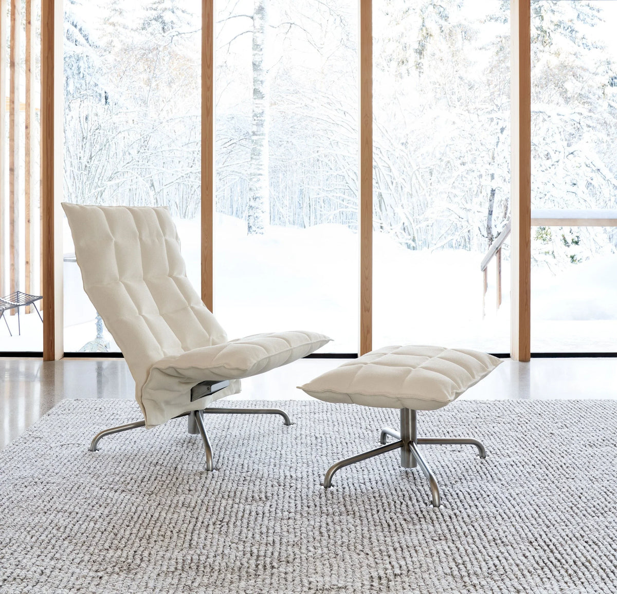 Wide Swivel k chair with plate base