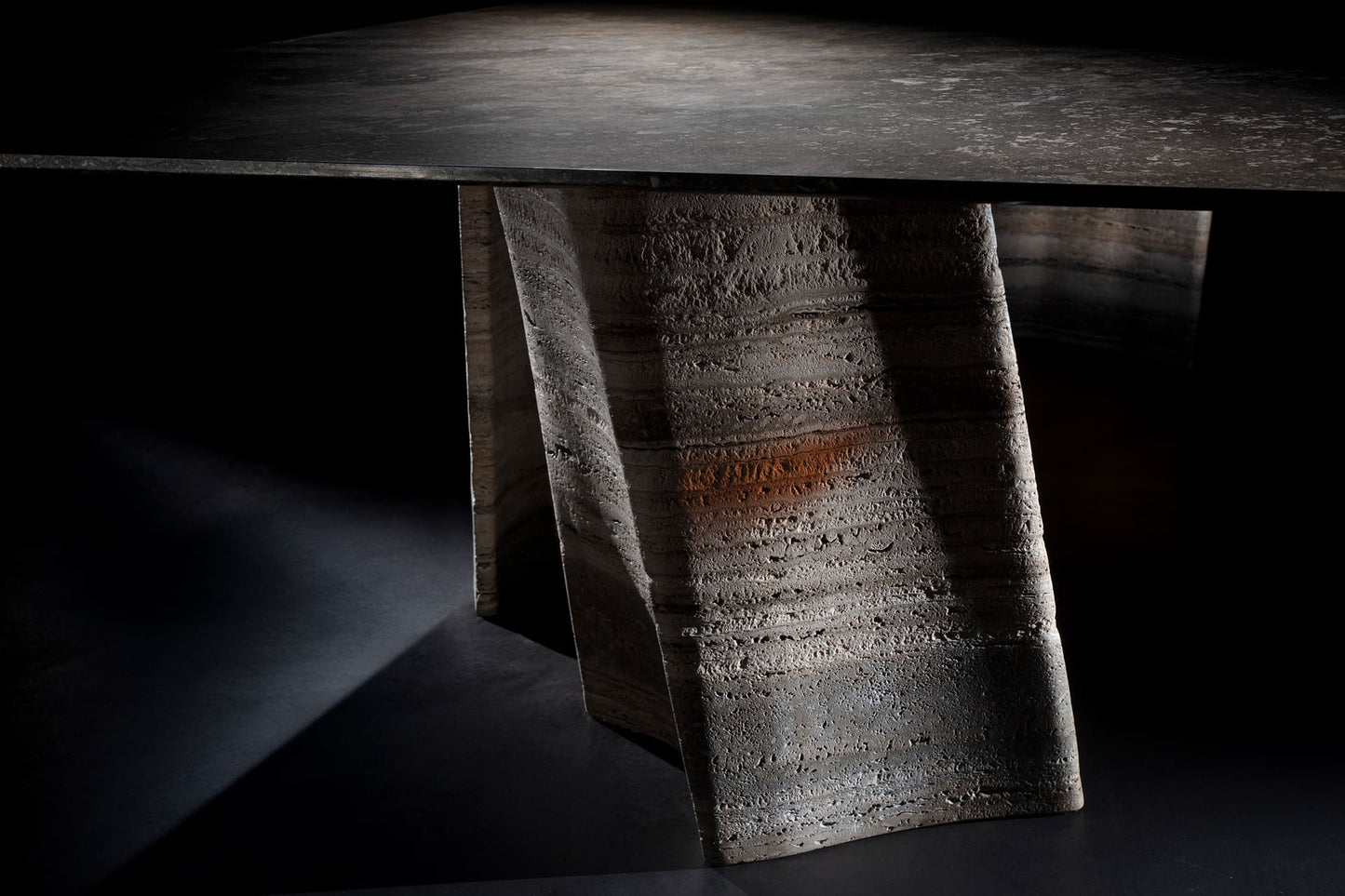 Sisma Dining Table