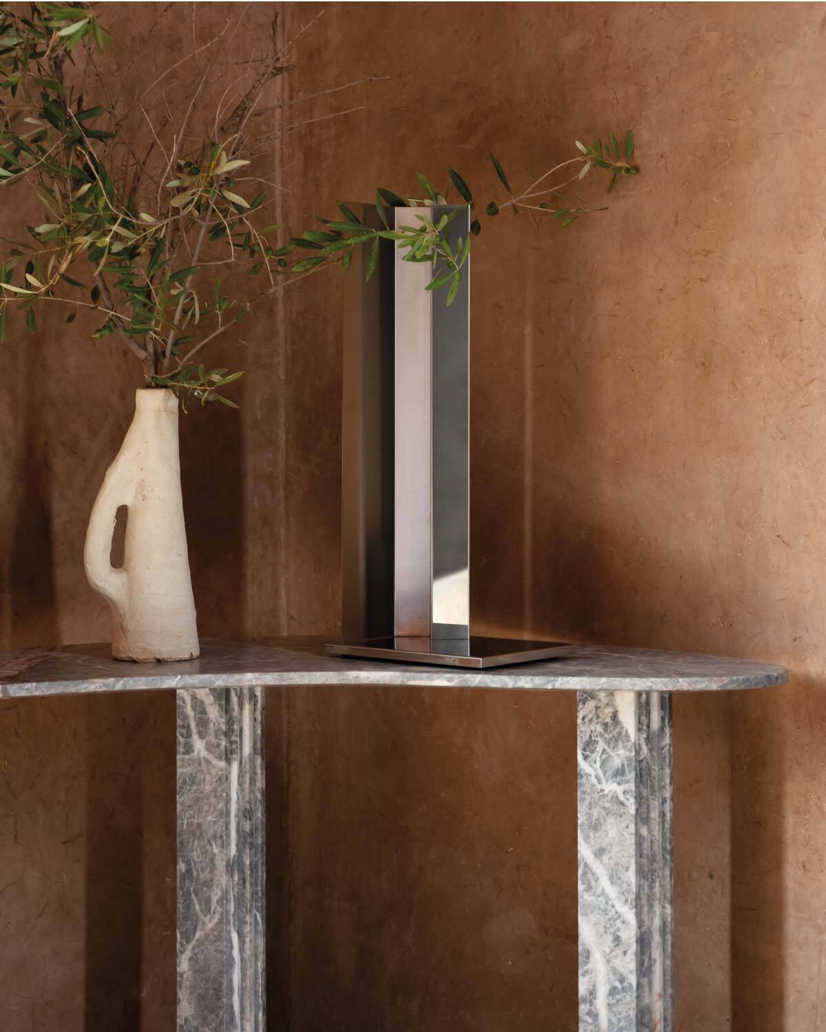 Mano Light Table Lamp