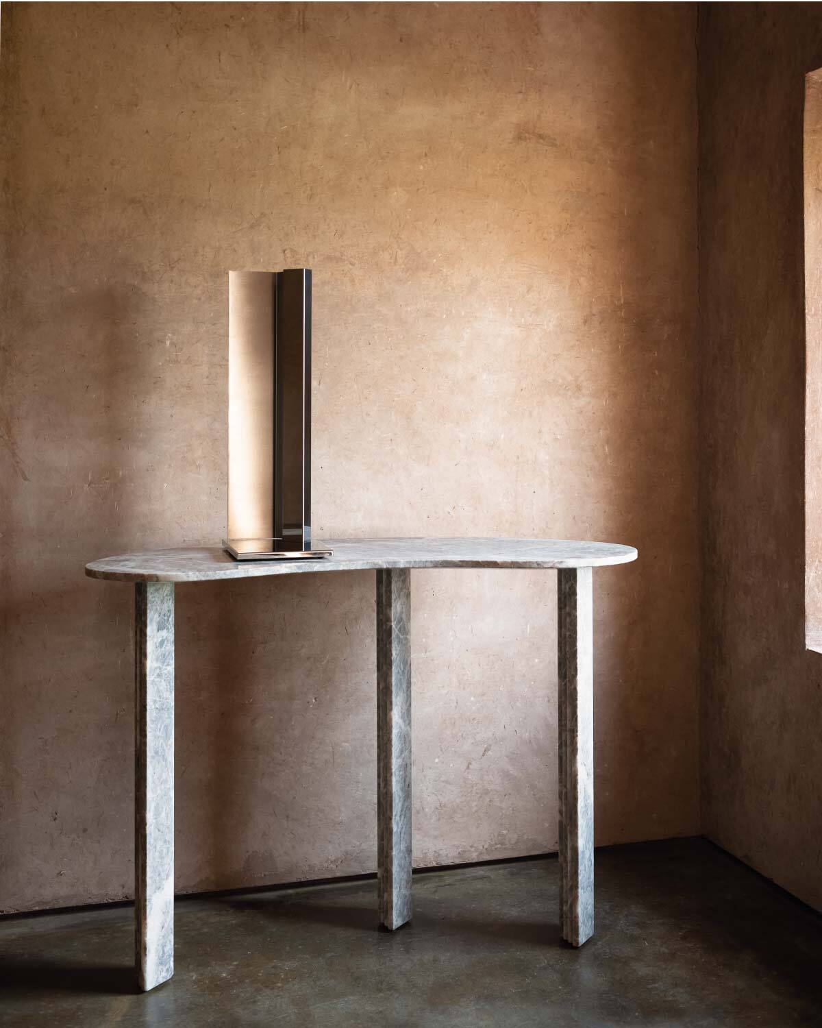 Mano Light Table Lamp