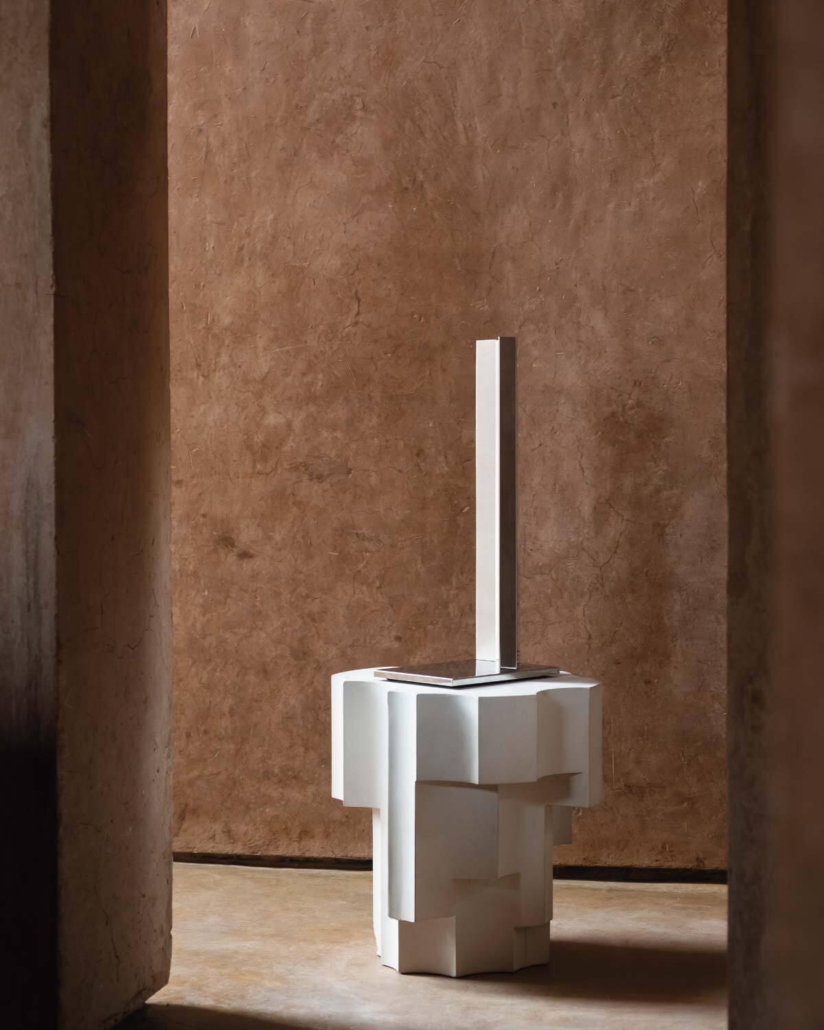 Mano Light Table Lamp