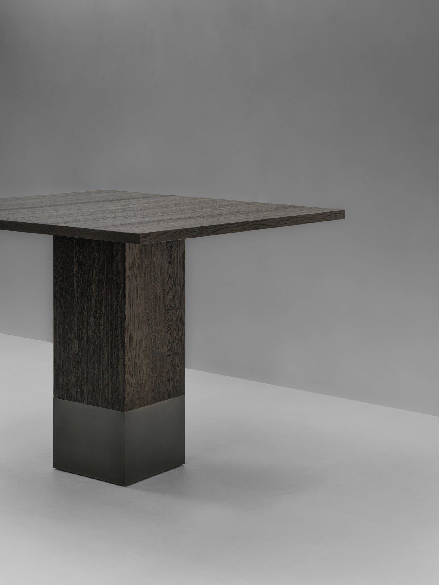 NOTA BENE ∙ BAR TABLE SQUARE