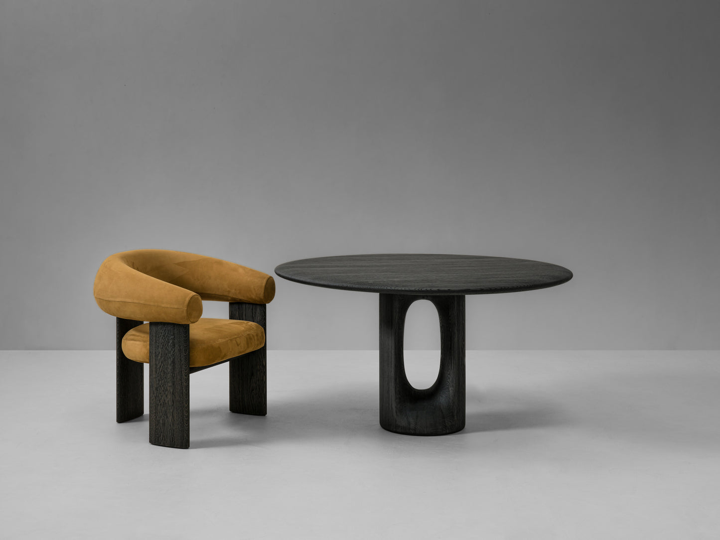 PATINE ∙ LOW  DINING TABLE ROUND