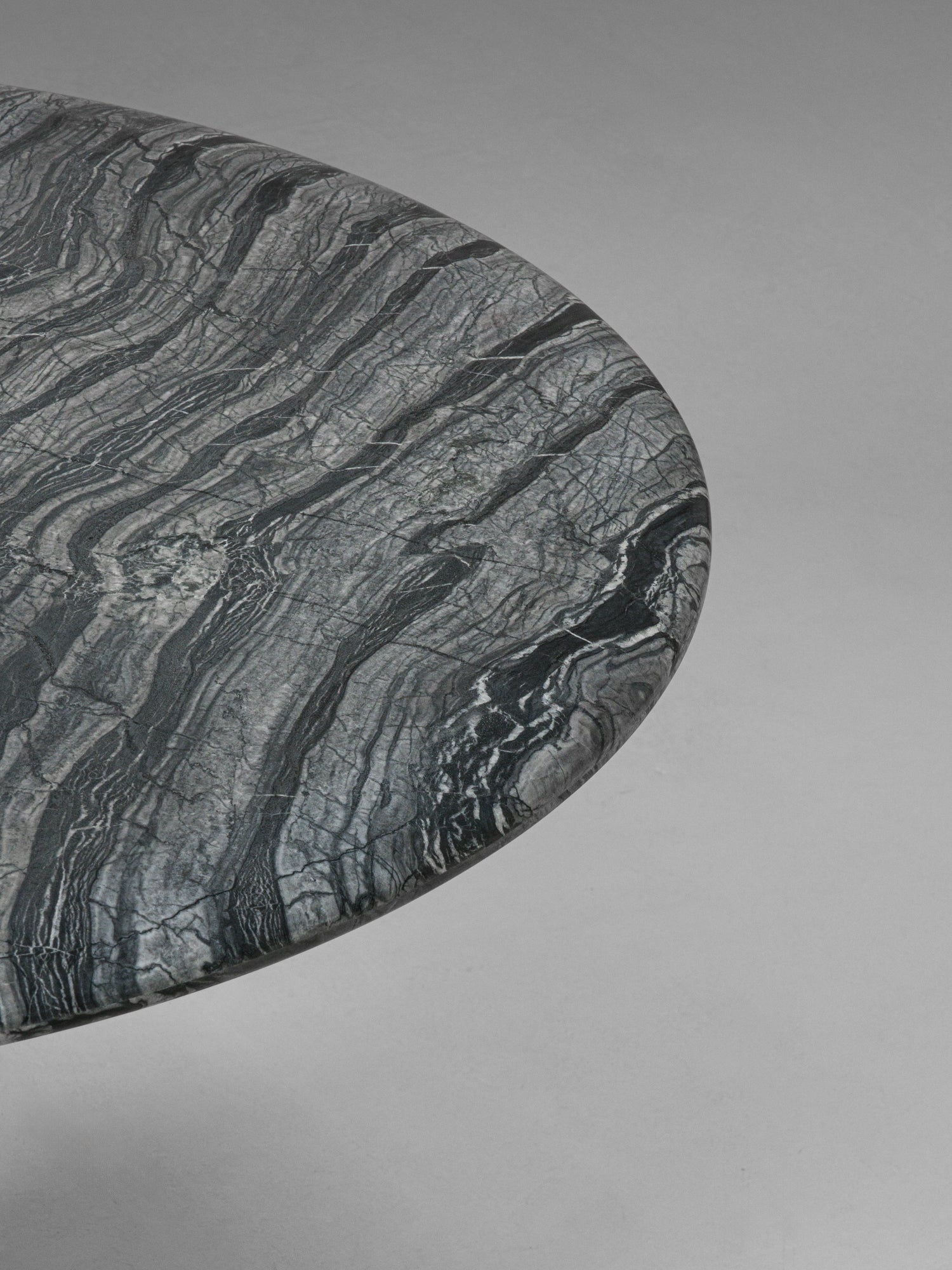 PATINE ∙ LOW  DINING TABLE ROUND