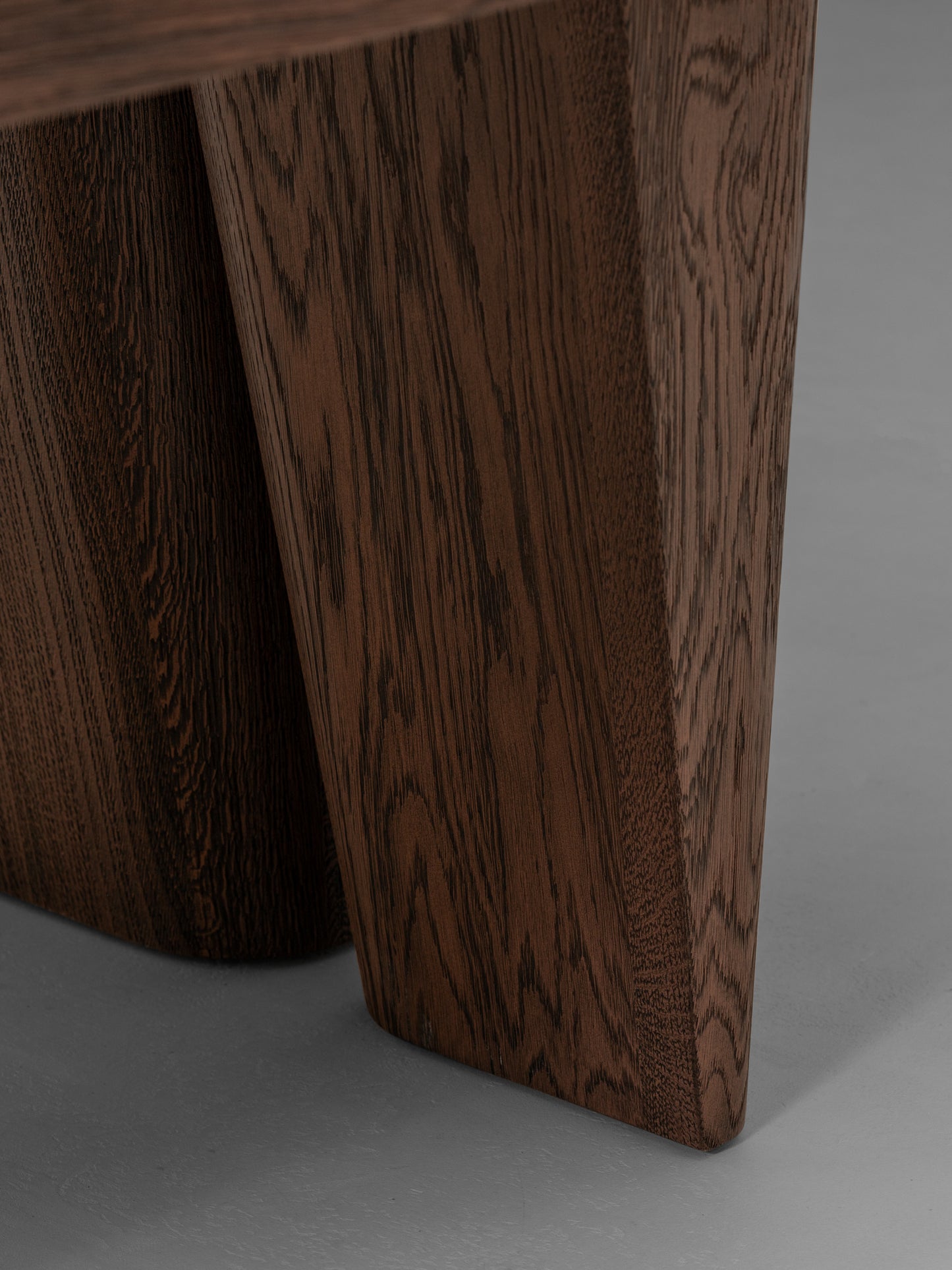 ROMY ∙ DINING TABLE