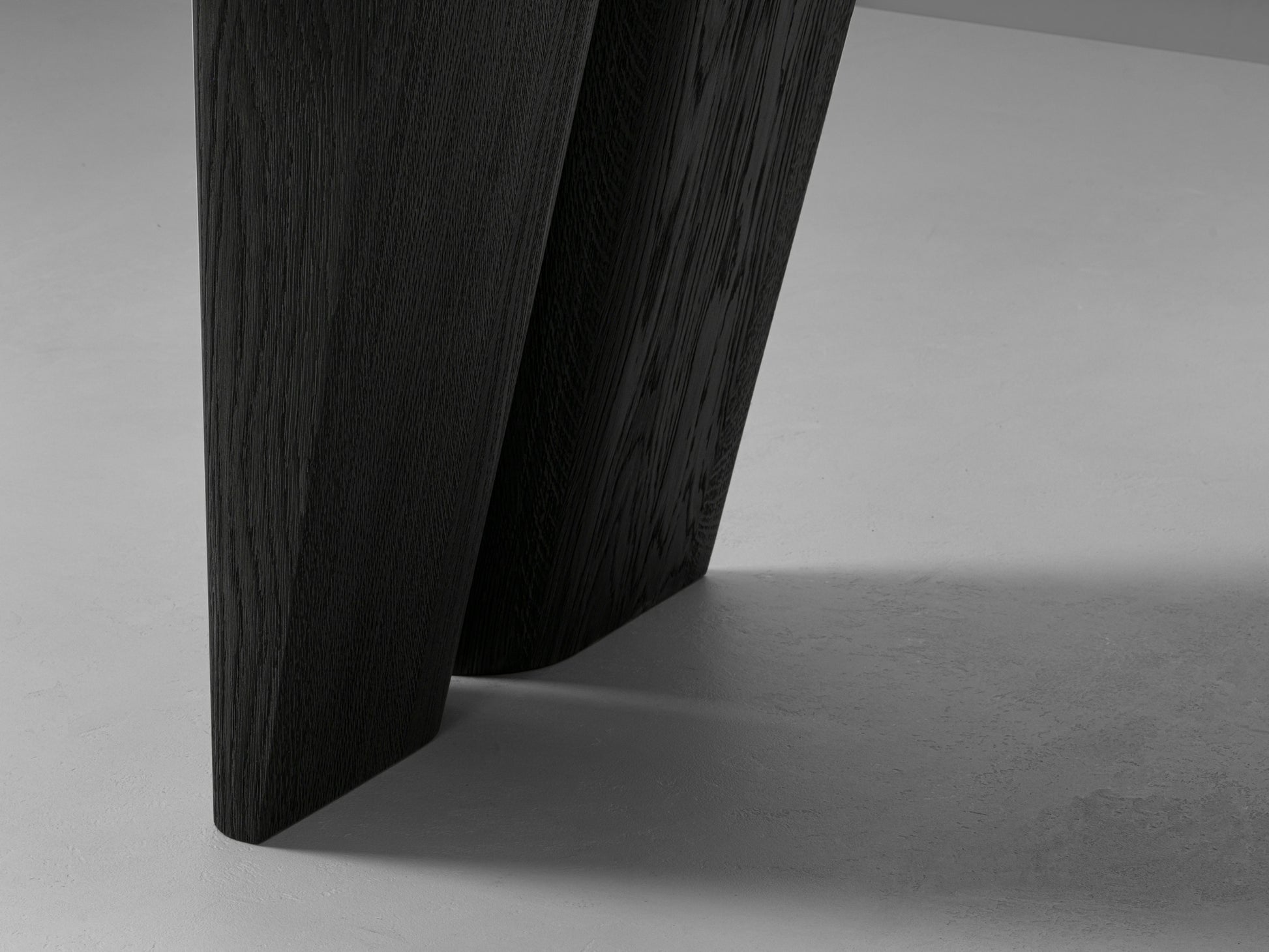 ROMY ∙ DINING TABLE