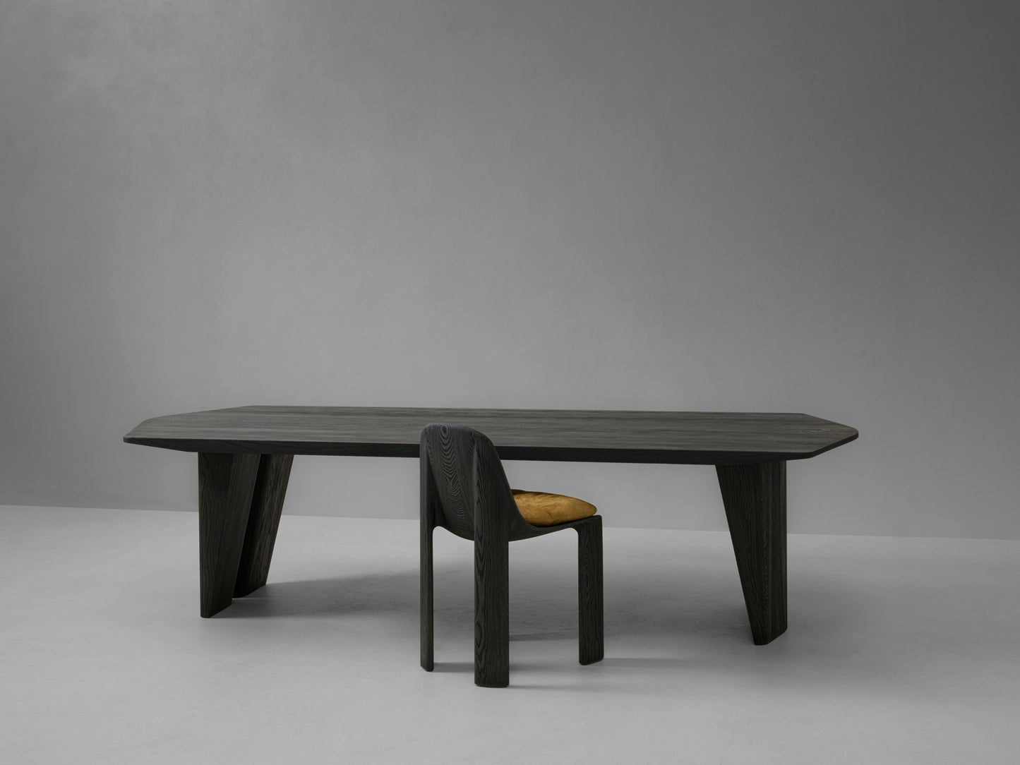ROMY ∙ DINING TABLE