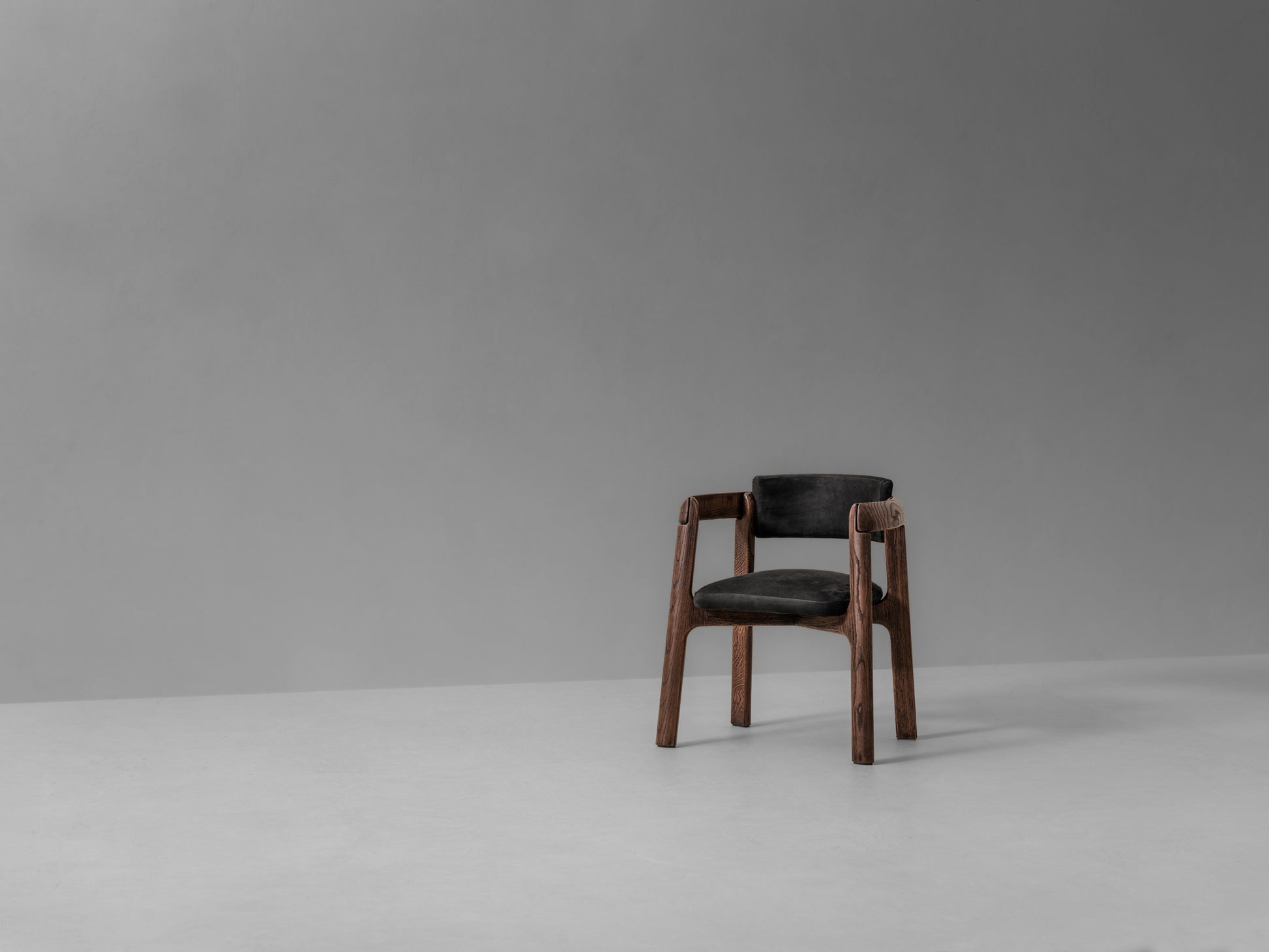VIU ∙ DINING CHAIR WITH ARMRESTS