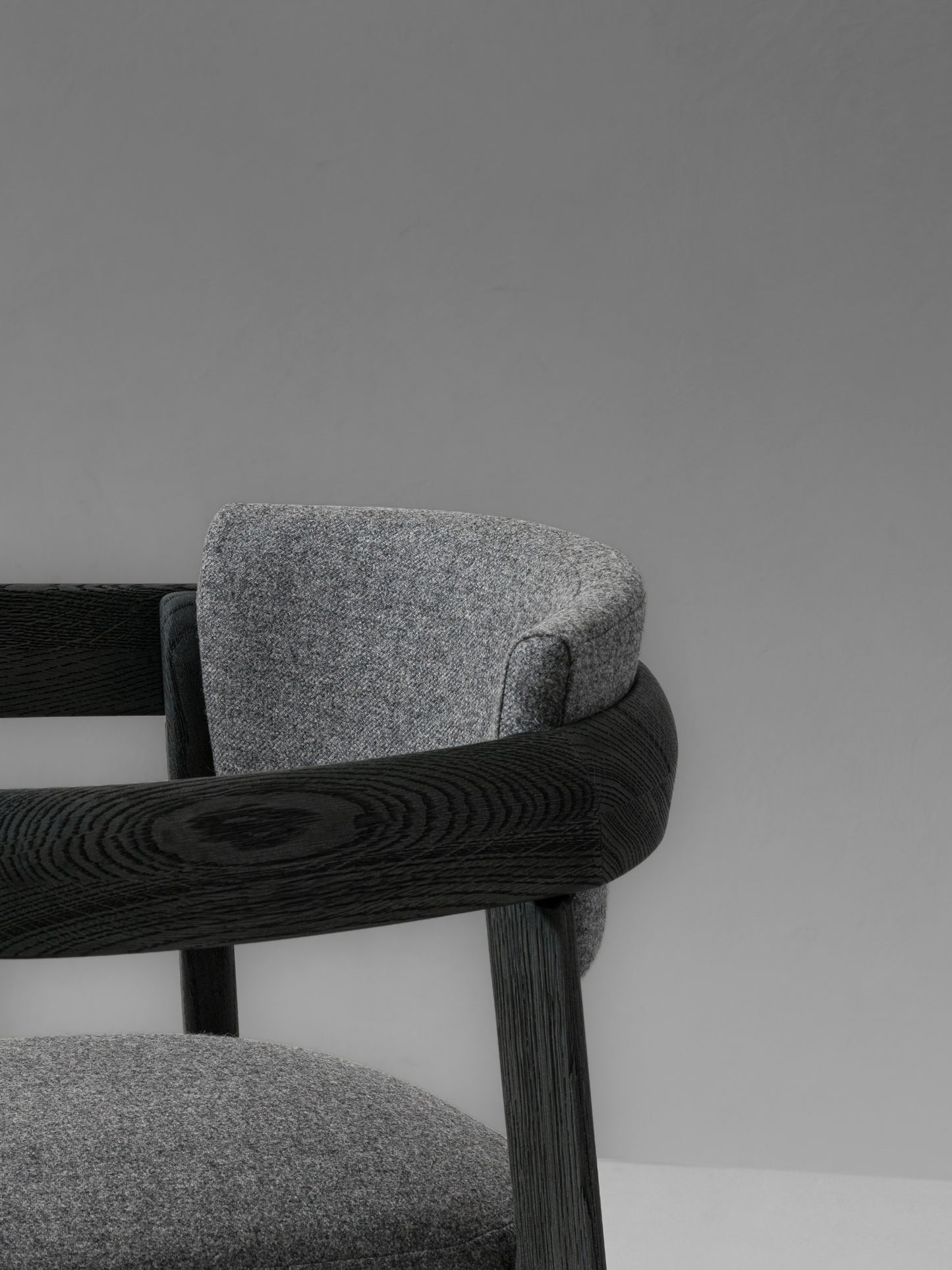 VIU ∙ DINING CHAIR WITH ARMRESTS