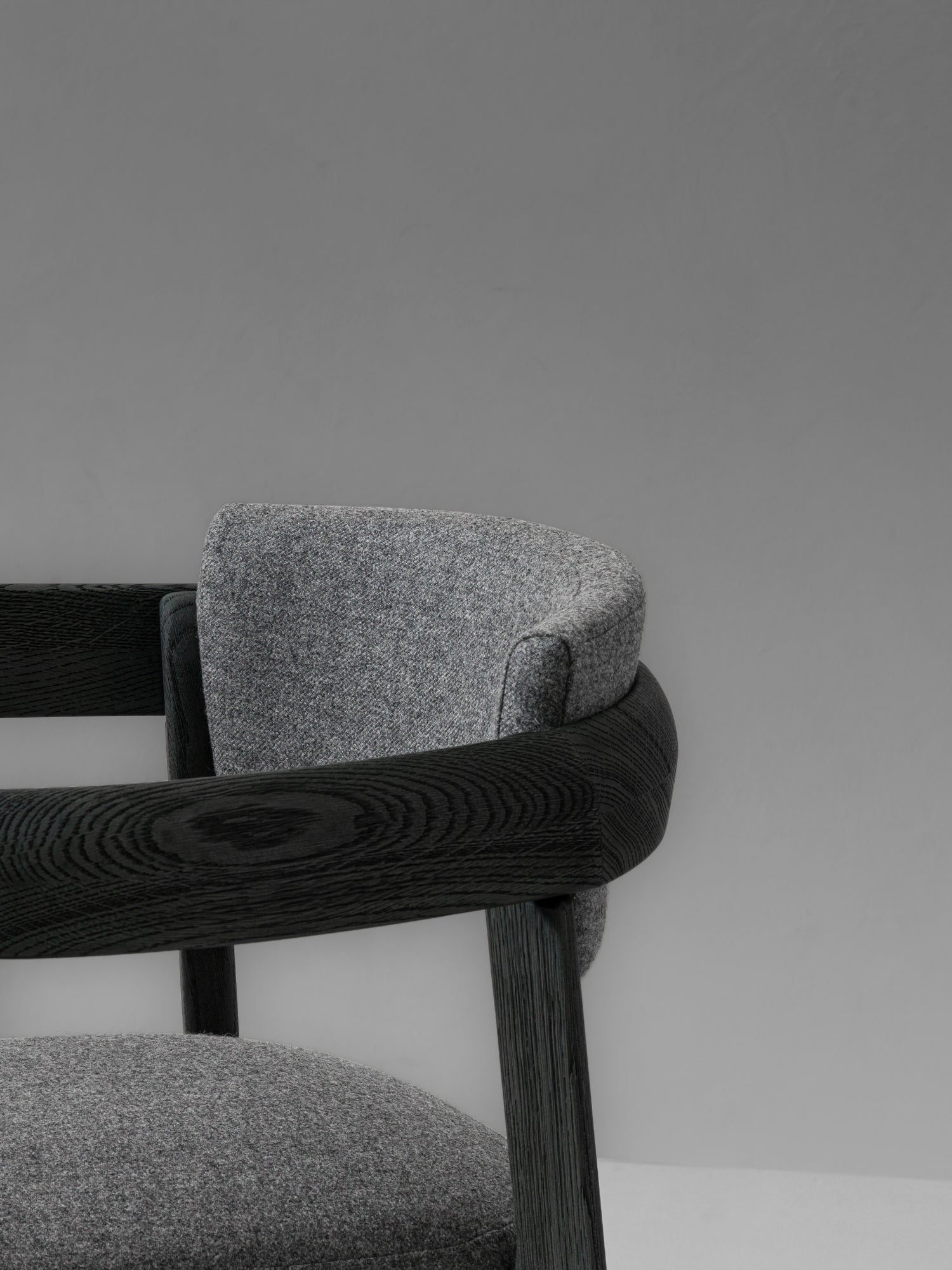 VIU ∙ DINING CHAIR WITH ARMRESTS