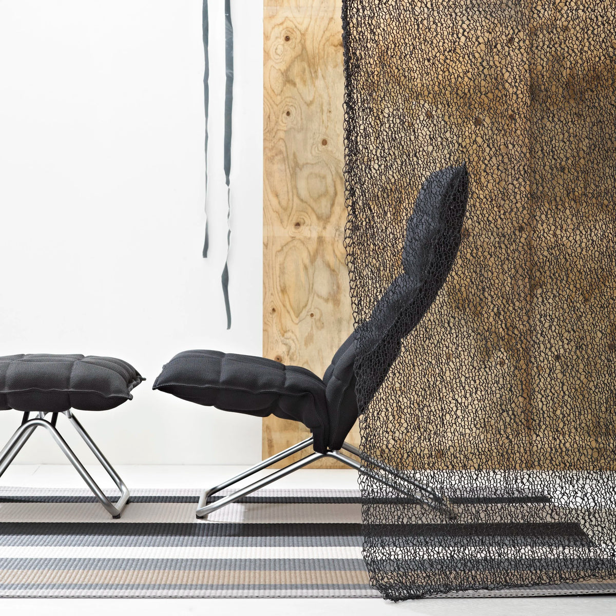 Narrow Swivel k chair with plate base