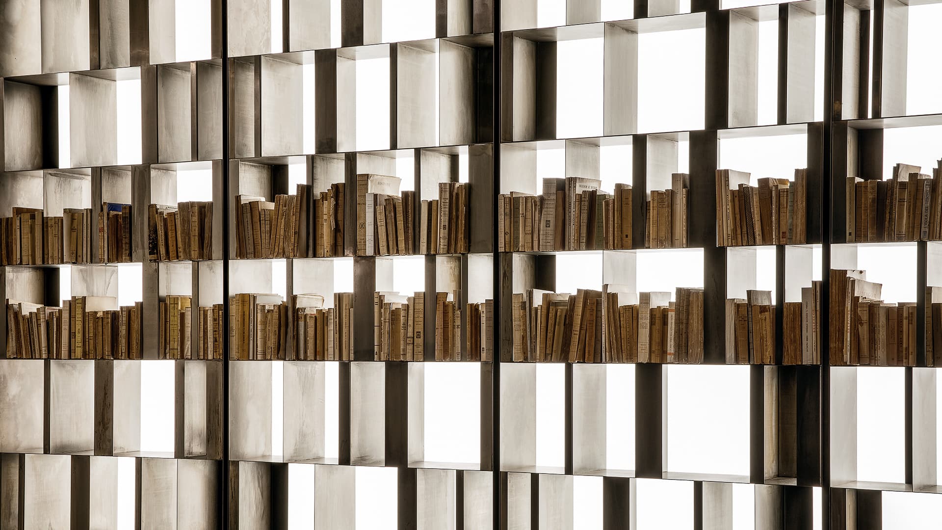 Bistrot Bookshelf