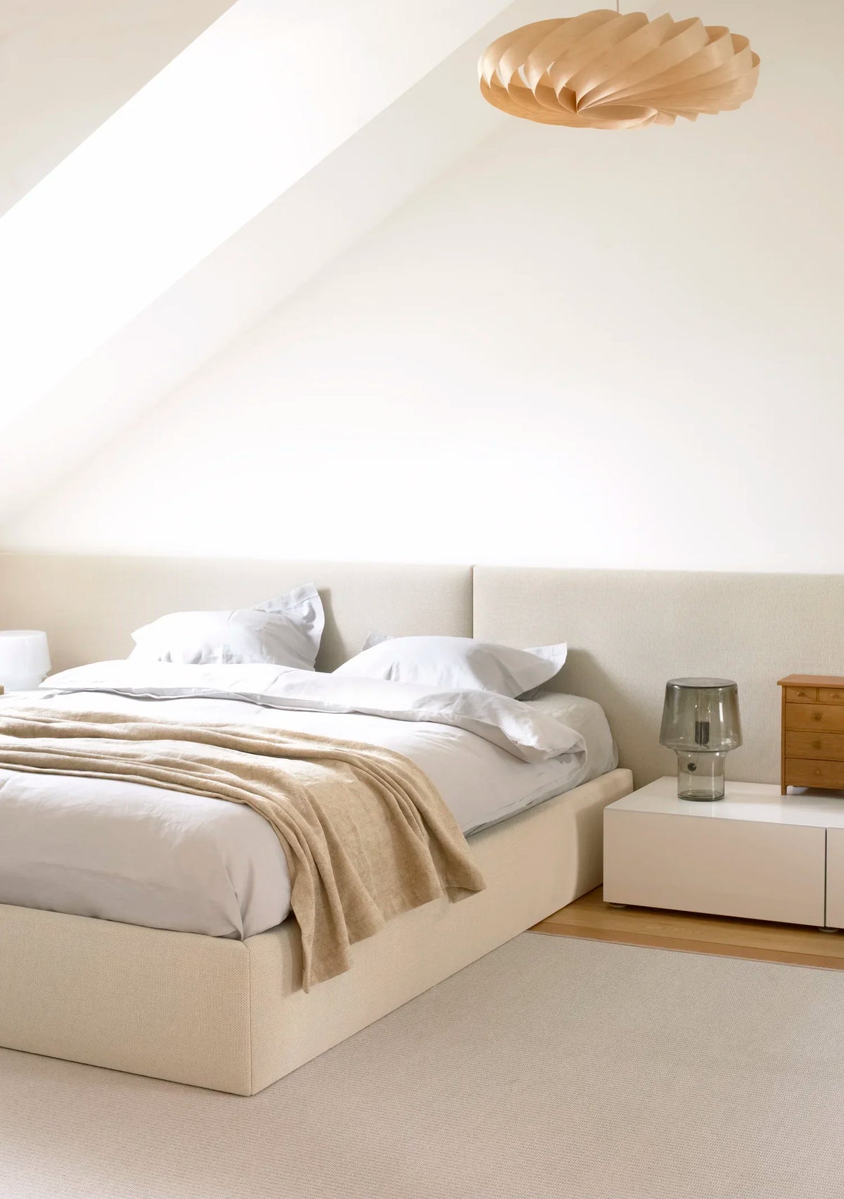 Quilted bed headboard